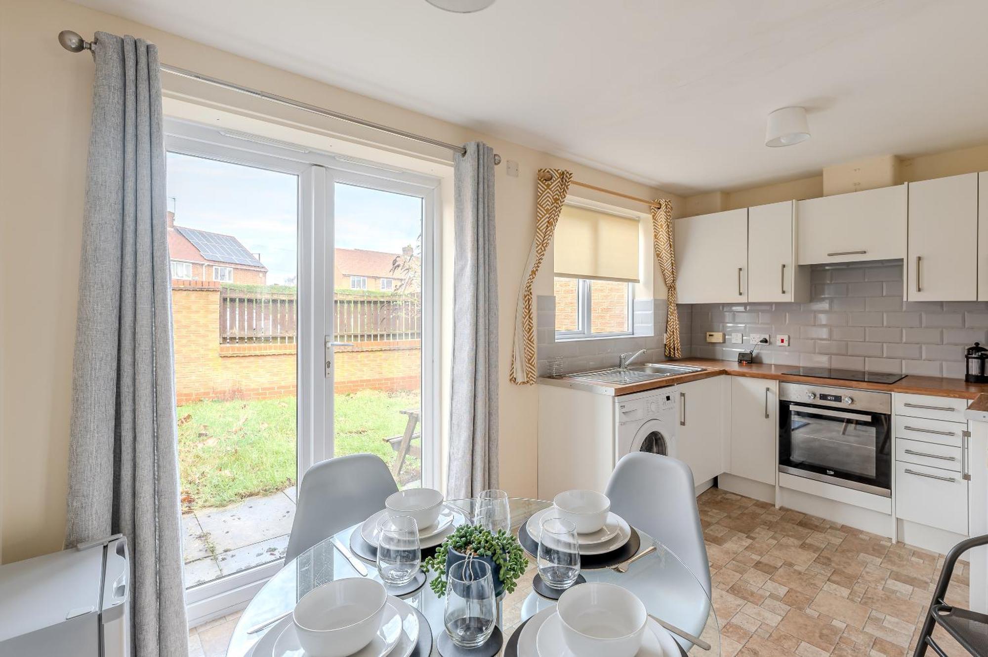 Quiet House, Prkg-3 Cars, Contractors & Families, York Centre 10Mins Villa Exterior photo